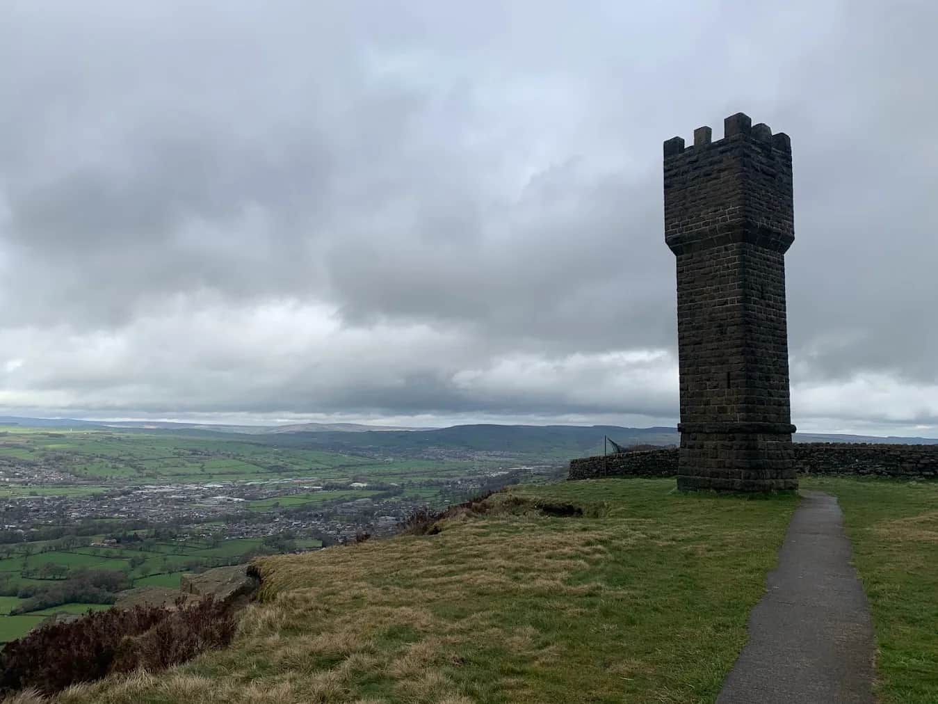 Lunds Tower and Wainmans Pinnacle from Crosshills